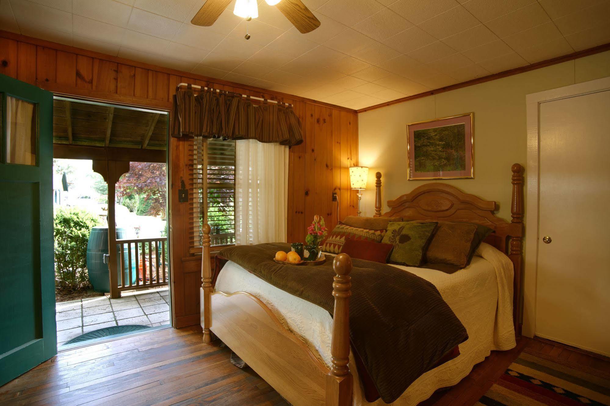 Hemlock Inn ブローイング・ロック エクステリア 写真