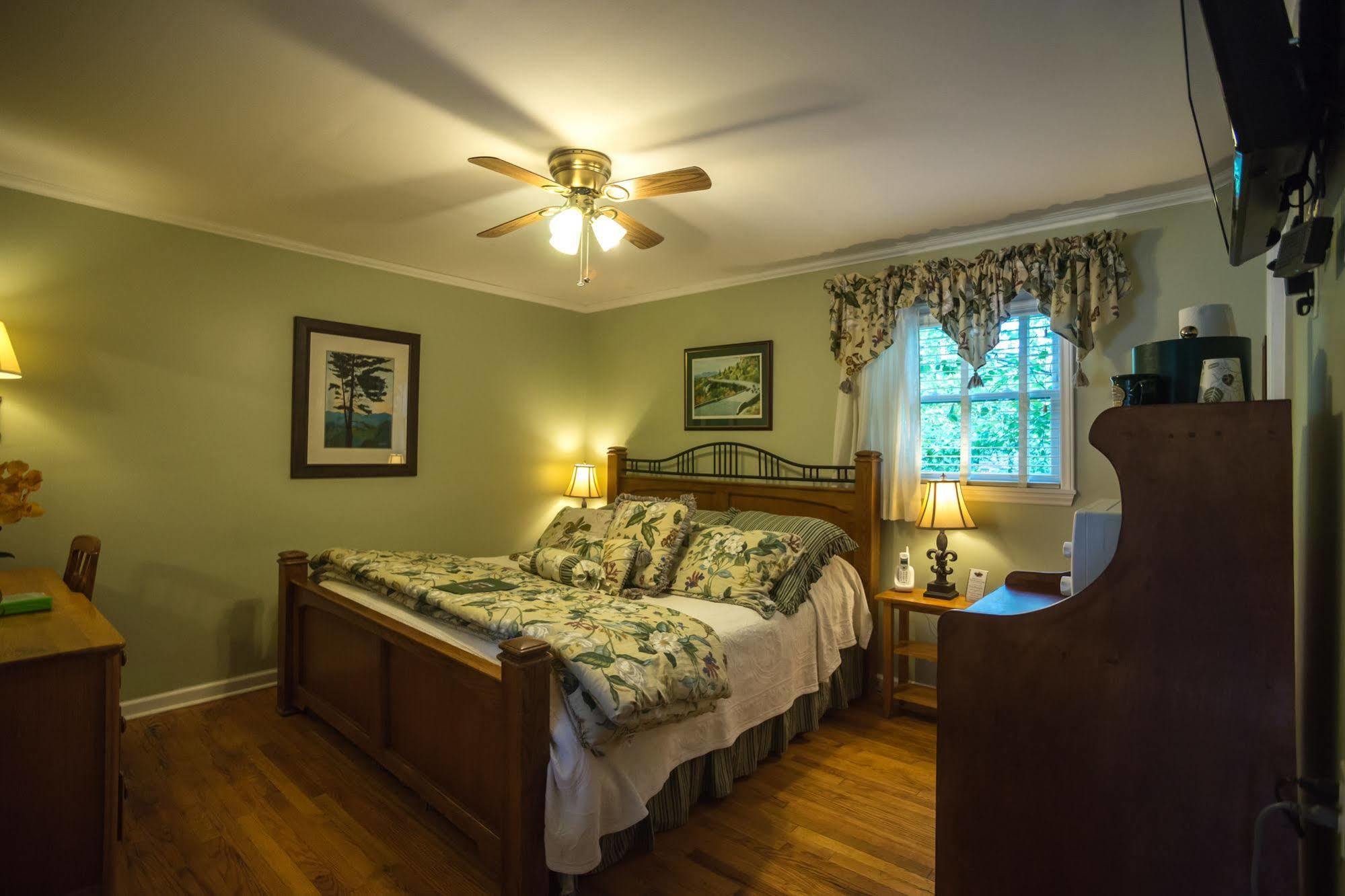Hemlock Inn ブローイング・ロック エクステリア 写真